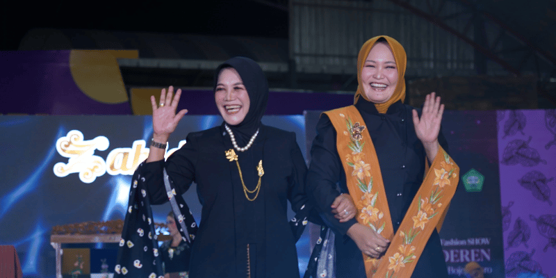 Dalam semarak peringatan Hari Kartini, Gabungan Organisasi Wanita (GOW) Bojonegoro menggelar Fashion Show Batik Kebaya Modern di Gofun Entertainmen Sabtu, 03 Mei 2025